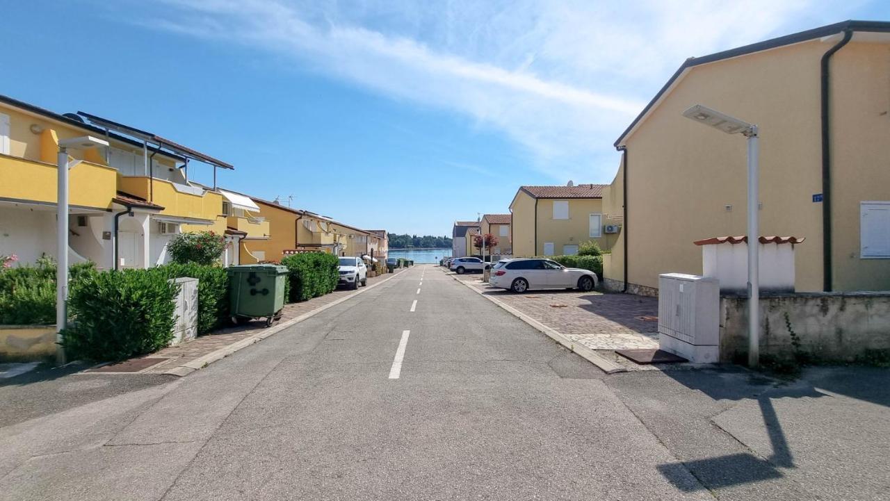 Apartamento Carlo Lovrečica Exterior foto